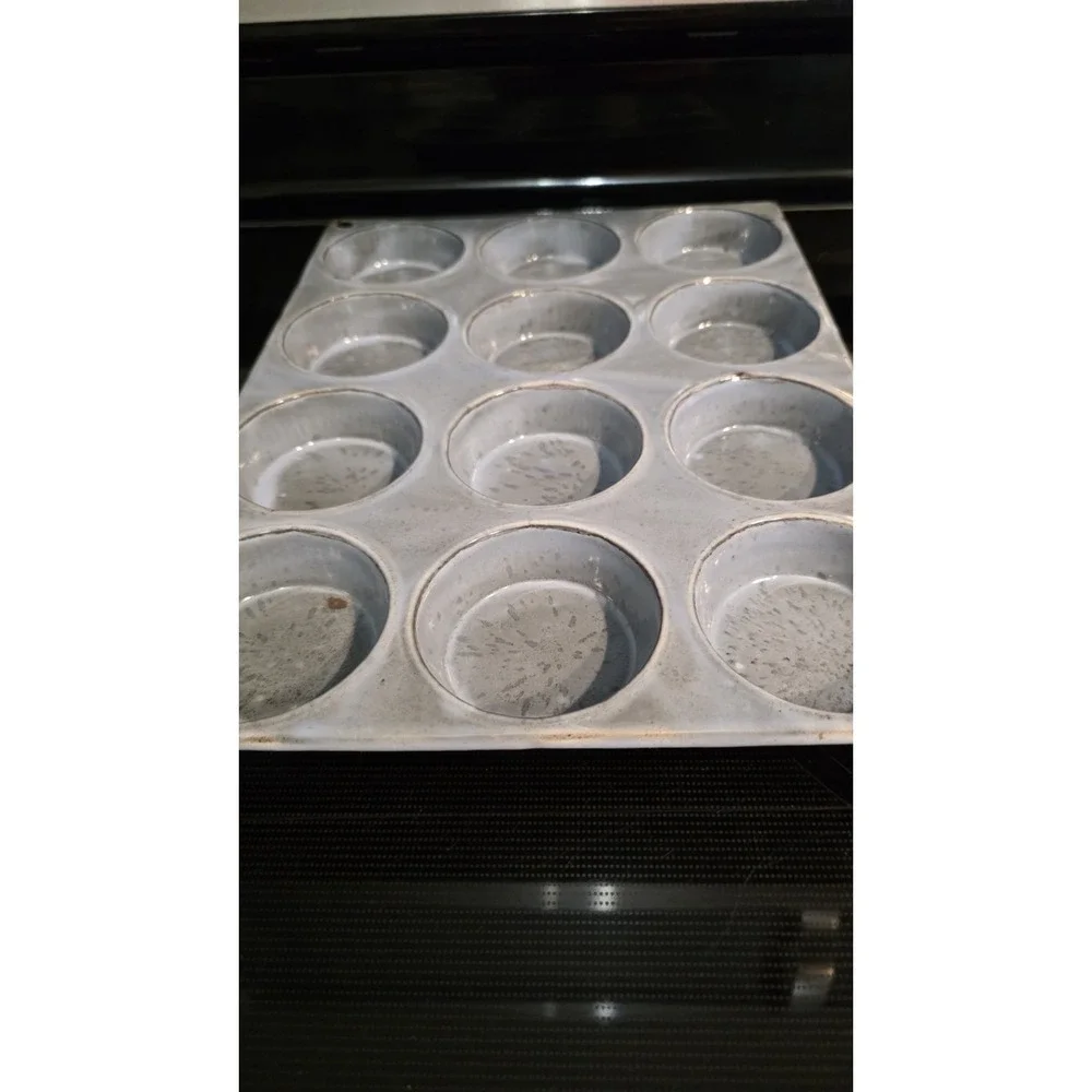 VTG Grey Enamel 12 Muffin Pan Farmhouse Cottage Kitchen Decor Bakeware 14.5